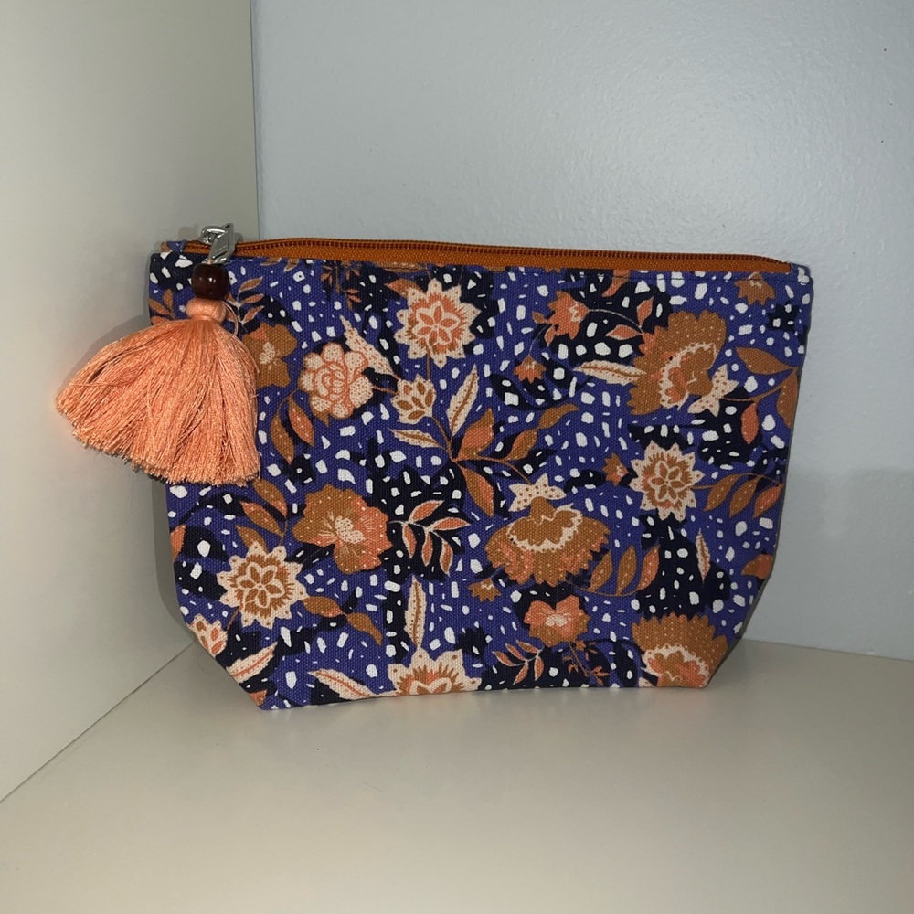 Travel makeup bag